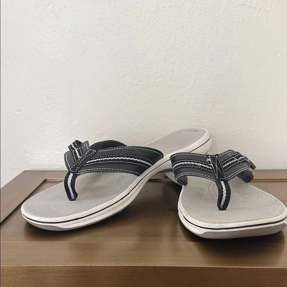Clarks Cushion Soft Men's Black and Gray Thong Flip-Flops